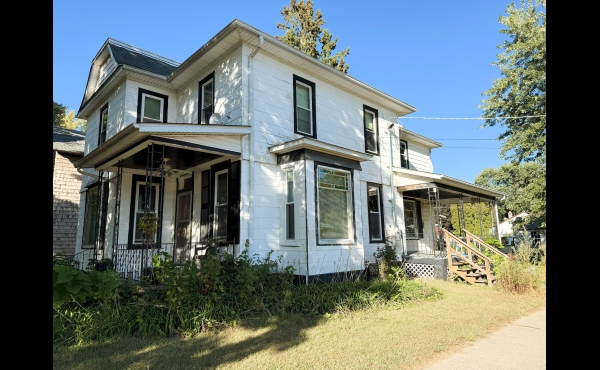 Desirable Duplex in Downtown Amboy!