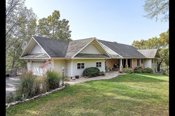 Gorgeous Lakefront Home!