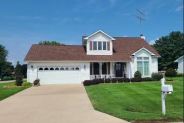 Pristine Home Between Dixon & Sterling!