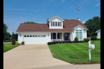 Pristine Home Between Dixon & Sterling!