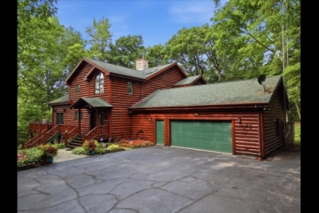Exquisite Log Home on 3 Acres in Lost Lake! 