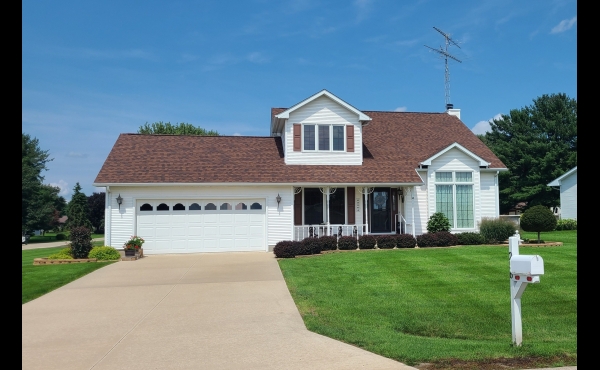 Pristine Home Between Dixon & Sterling!